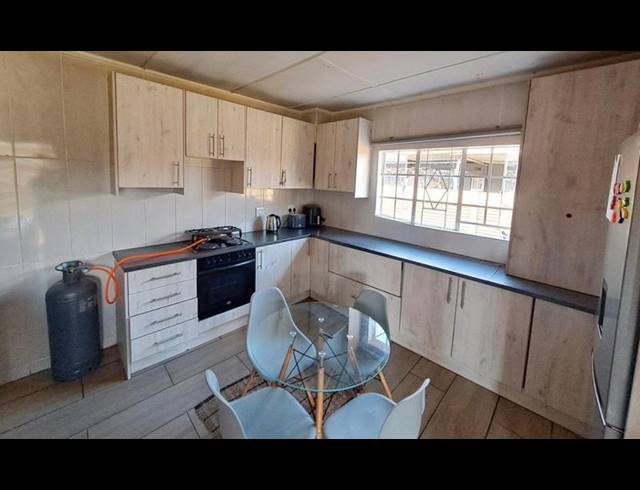 4 BEDROOM HOUSE FOR SALE IN VANDERBIJLPARK CW 5